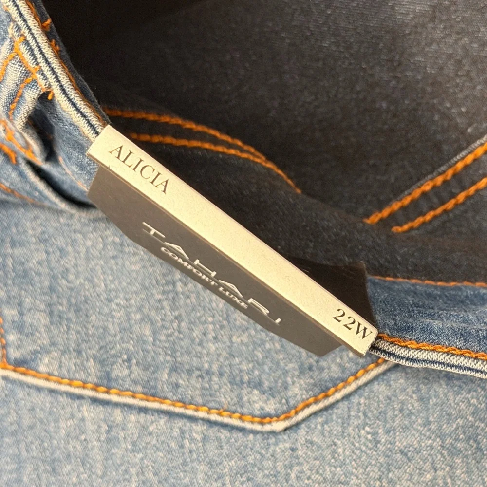 Tahari Alicia Women’s Capri Jeans Double‎ Button Stretch NWT 22W
